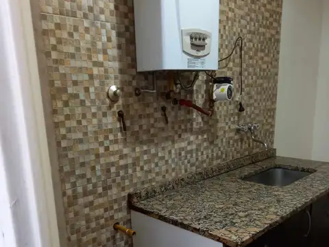 Depto Tipo Casa en Alquiler en Parque Patricios, $ 600.000