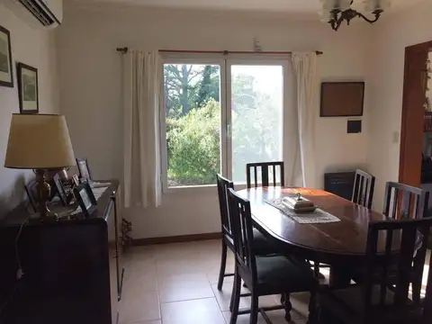 HERMOSA CASA SOBRE IMPORTANTE LOTE