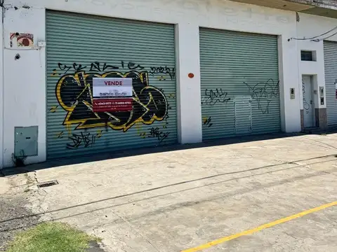 Local/Galpon sobre Av. Fair - Excelente Ubicacion