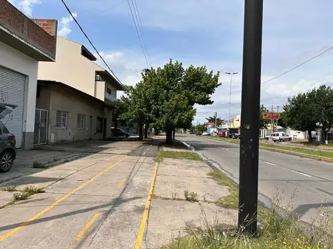 Local/Galpon sobre Av. Fair - Excelente Ubicacion