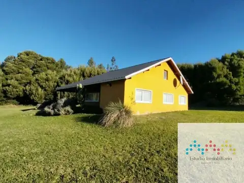 Chalet en venta de 4 dormitorios en La Peregrina