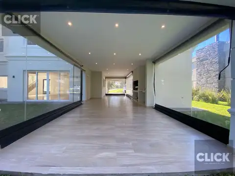Casa en Venta con 5 cocheras