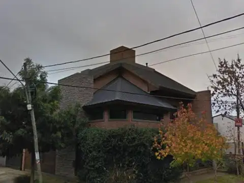 Casa 5 ambientes con 4 baños