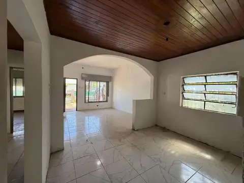 Casa 5 ambientes con 1 baño