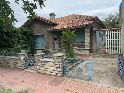 VENTA CASA 3 AMBIENTES A REFACCIONAR