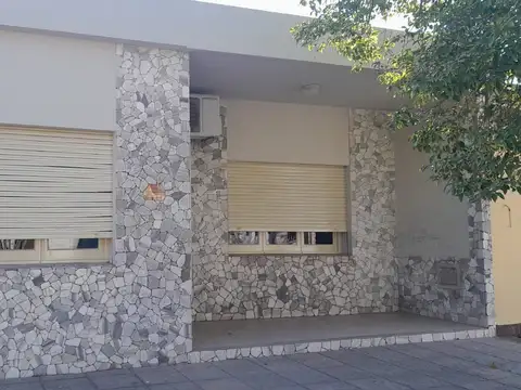 Casa 5 ambientes con 1 baño