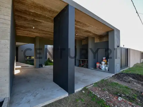 Casa 3 ambientes con 2 baños