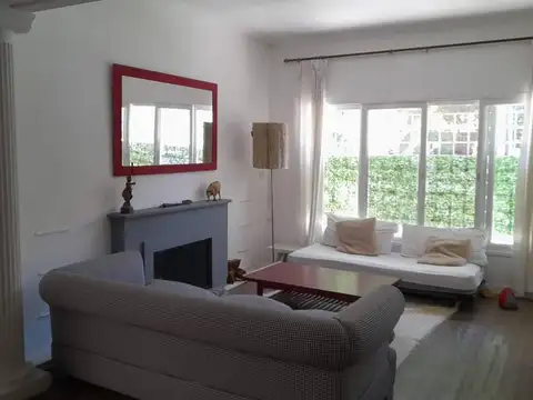 Depto Tipo Casa en Alquiler de 5 ambientes