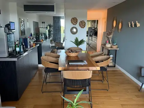 C. Carlos Linneo 5200, Piso 1