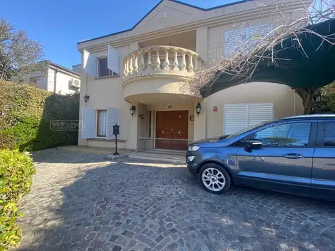 Casa Chalet  en Venta en Banco Provincia, Francisco Álvarez, Moreno