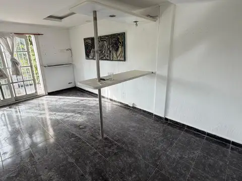 CASA EN DOS PLANTAS 4 AMB, 3 DORMITORIOS. MARMOL
