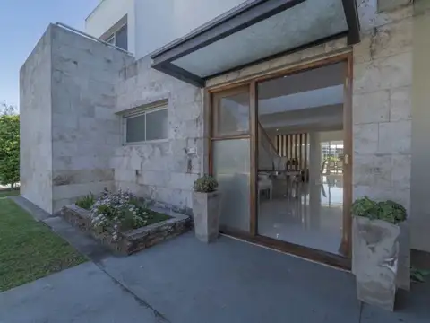 Casa en Venta en Benavidez, USD 950.000