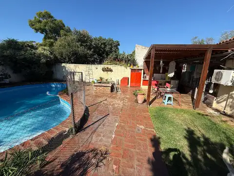 Venta casa 3 ambientes c/ pileta - Bella Vista