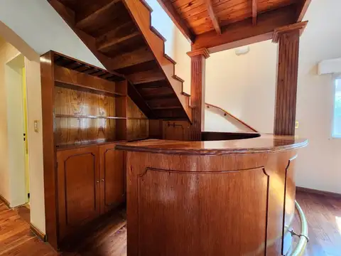 Casa 6 ambientes con 4 baños