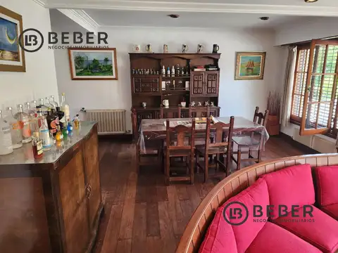 Casa 8 ambientes con 6 baños