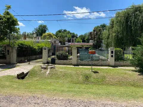 Venta de Casa a reciclar en Funes. Zona 2