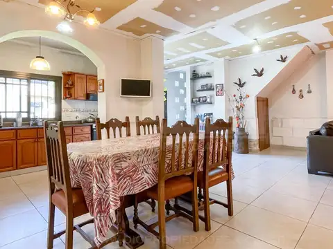 Casa 5 ambientes con 2 baños