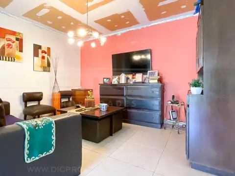 Tupac amaru 56, entre Av. avelino rolon y salguero