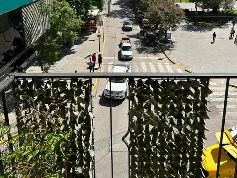 Edif DELTA reciclado 2 dorm frente a plaza principal !!!