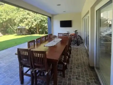 Casa 5 ambientes con 5 baños