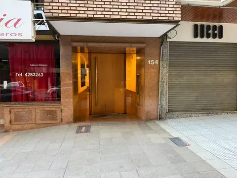 Depto con balcon al frente - 1 dormitorio - 1 baño - excelente Zona