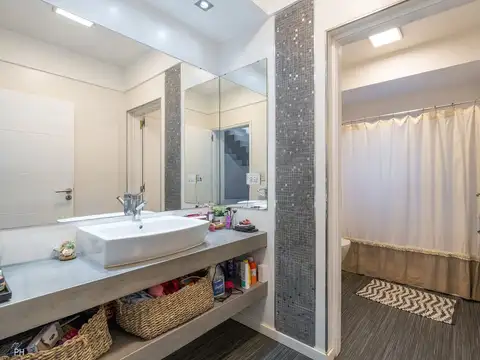 Casa 7 ambientes con 3 baños