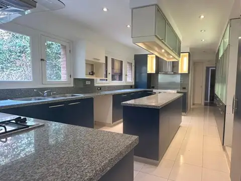 Venta Casa en  Barrio Talar de Pacheco, 8 ambientes