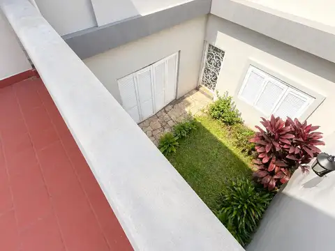 Casa 6 ambientes con 4 baños