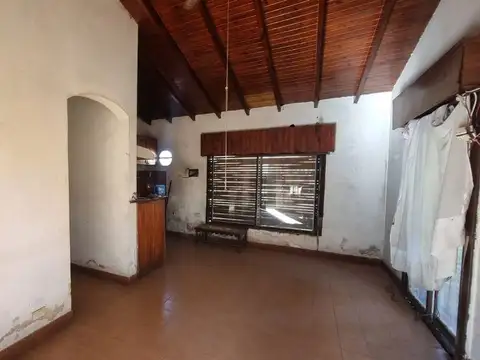 Casa 4 ambientes con 1 baño