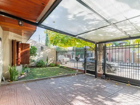 Casa 6 ambientes con 3 baños
