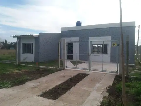 VENTA CASA 3 AMBIENTES CON PATIO PARRILLA  COCHERA  FRANCISCO ALVAREZ