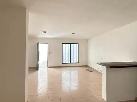 Casa en Alquiler en Alberdi, $ 600.000