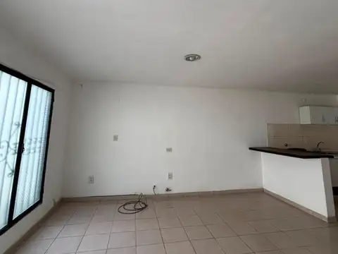 Casa interno de 2 dormitorios en alquiler