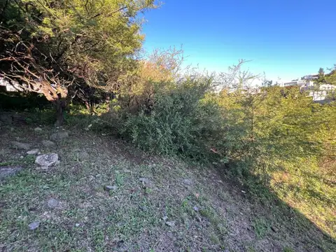 LOTE EN VENTA COUNTRY LA CUESTA CON POCA PENDIENTE Y LA MEJOR UBICACION