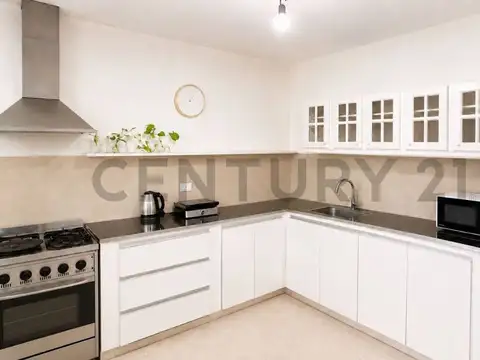 Casa 7 ambientes con 2 baños