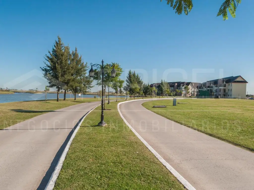 Casa - 224  m² Cubierta | 3 dormitorios | A Estrenar | 4 baños | 4 ambientes | 2 cocheras