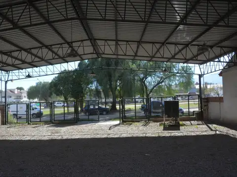 Galpón en Alquiler 120 m² A Metros del Ingreso a Merlo