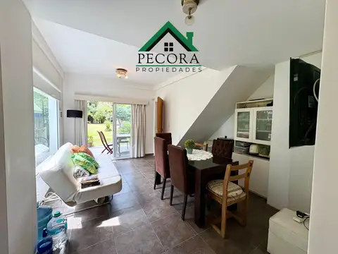 Casa 6 ambientes con 2 baños