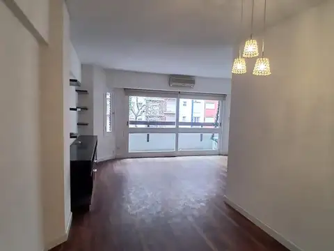 Alquiler de departamento 3 ambientes con dependencia - Balcón a la calle - Patio interno- Colon 2600