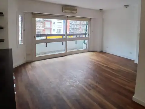 Alquiler de departamento 3 ambientes con dependencia - Balcón a la calle - Patio interno- Colon 2600
