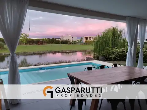 Casa 5 ambientes con 4 baños