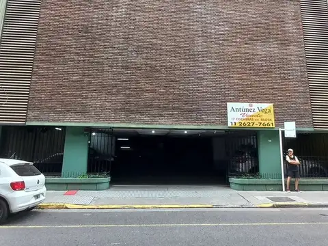 VENTA AMPLIA COCHERA BARRIO MONSERRAT/ZONA CENTRO