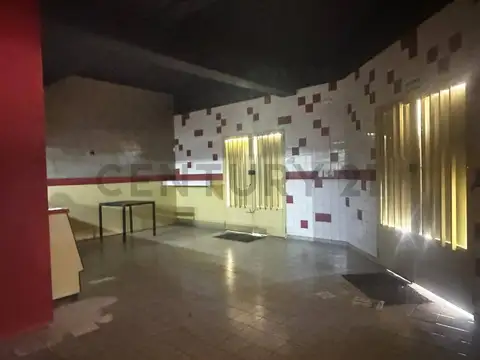 CENTURY 21 LOPEZ ALQUILA SALON COMERCIAL EN GODOY CRUZ