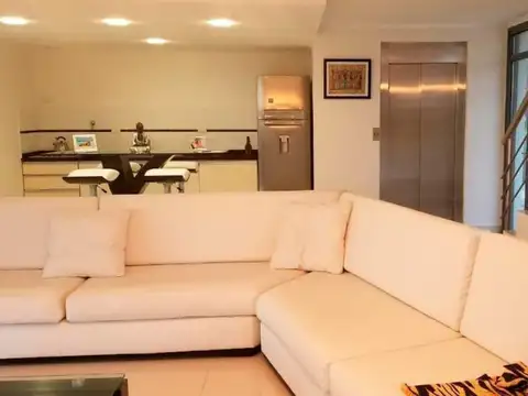 Casa 5 ambientes con 4 baños