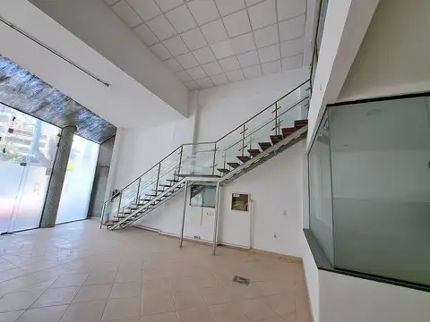 ALQUILER DE LOCAL COMERCIAL 467 M2 TRES CRUCES