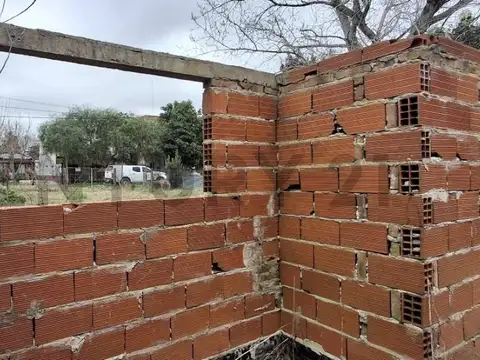 Lote en venta con construcción. San Carlos