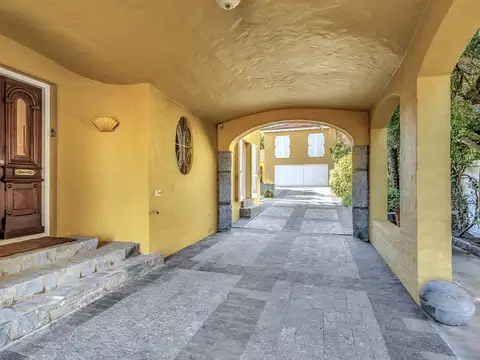 Casa 7 ambientes con 5 baños
