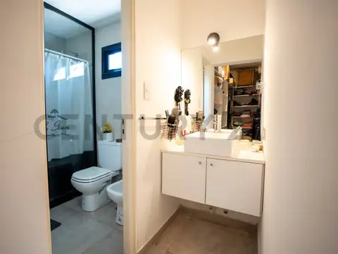 Departamento 5 ambientes con 2 baños