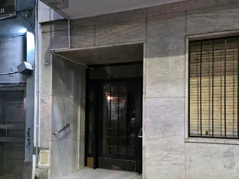 PLANTA BAJA AL FRENTE BUENAS MEDIDAS PISO PARQUE A MTS SUBTE 