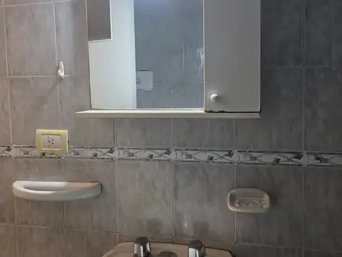 PLANTA BAJA AL FRENTE BUENAS MEDIDAS PISO PARQUE A MTS SUBTE